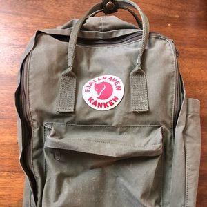 Fjallraven Kånken 15" Laptop Backpack - Green